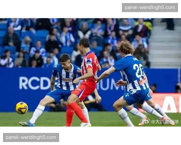 加泰德比:西班牙人1-1赫罗纳,主场球迷高呼反对欧超口号 加泰德比:西班牙人1-1赫罗纳,主场球迷高呼反对欧超口号