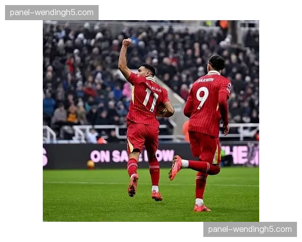 英超第32轮：利物浦3-3维拉，萨拉赫补时点射绝平